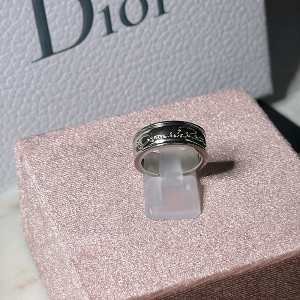 OSCAR DE LA RENTA • SIGNATURE RING | Silver Band Style Designer Ring EUC